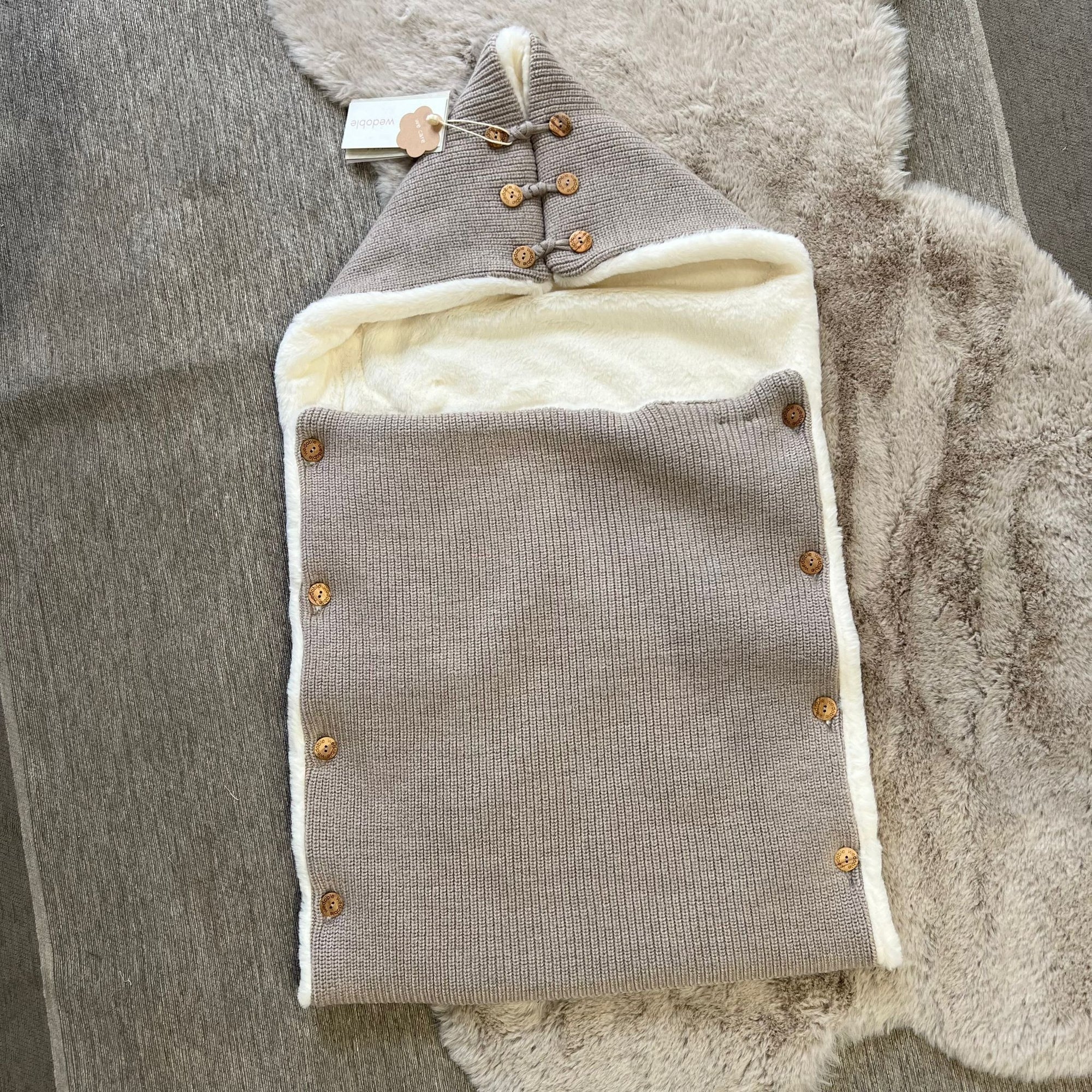 Baby sacco per neonati lavorato a maglia in punto inglese - Wedoble
