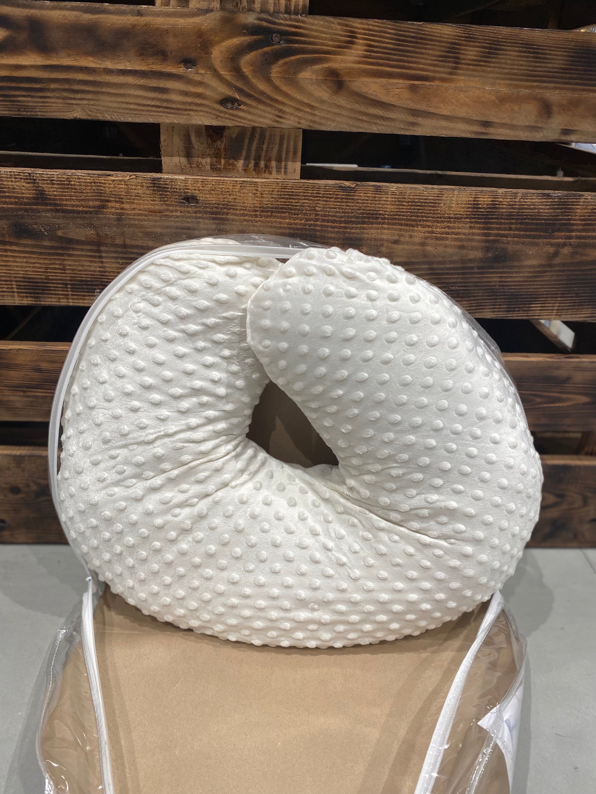 Cuscino Allattamento con effetto vellutato e pois