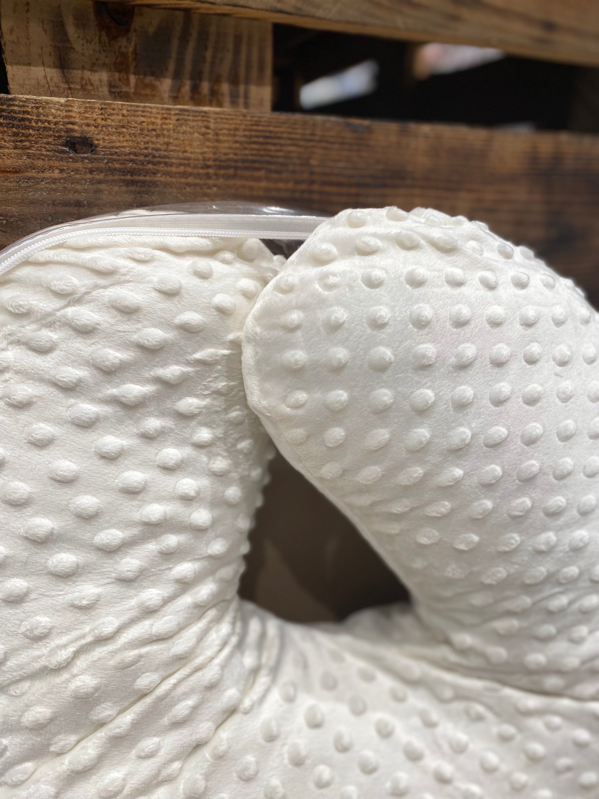 Cuscino Allattamento con effetto vellutato e pois