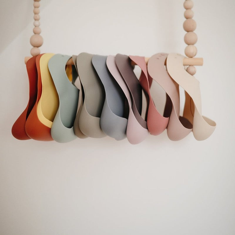 Bavetta in silicone Mushie — Dove Grey