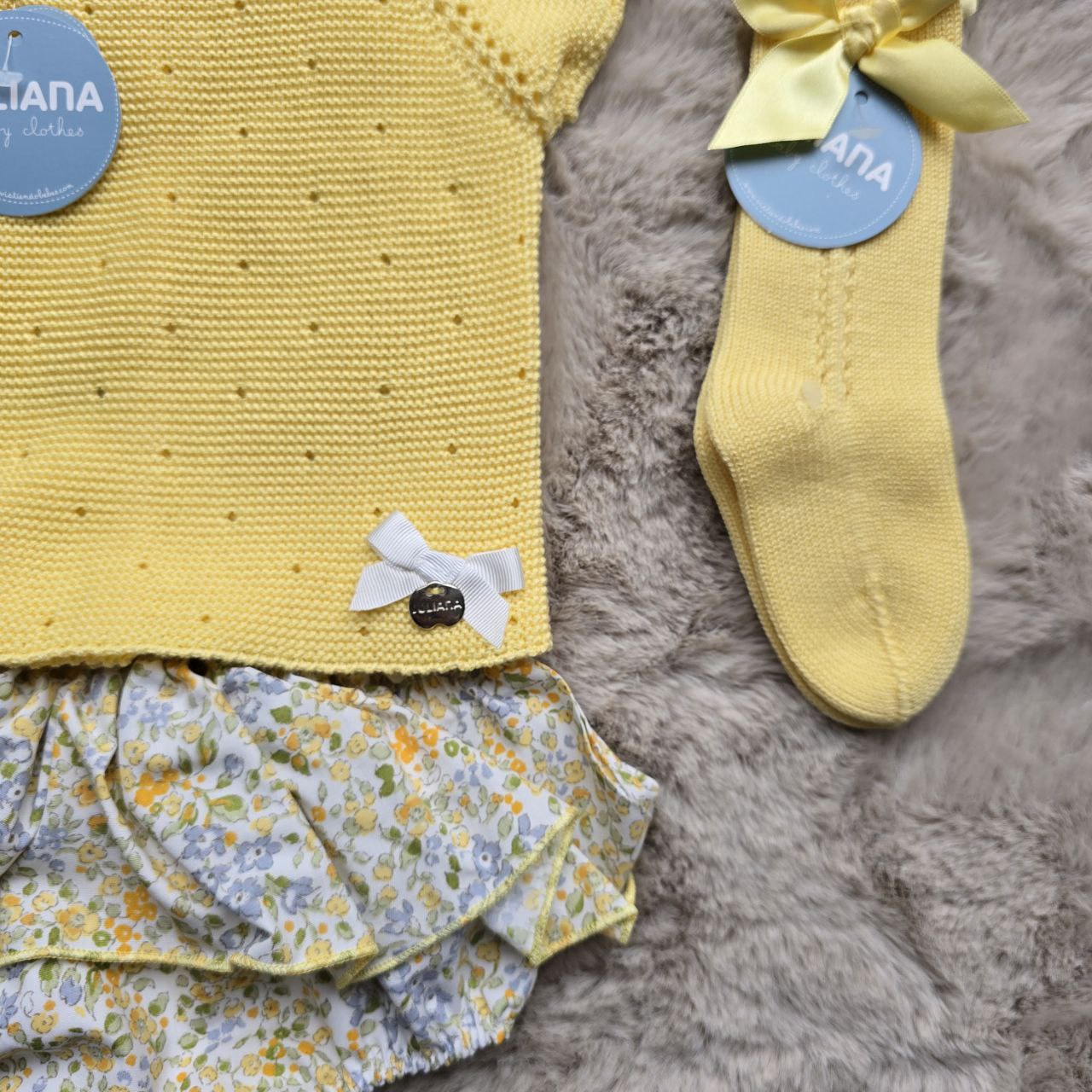 Completo 2 pezzi giallo con gonnellina a volant fiorata - Juliana