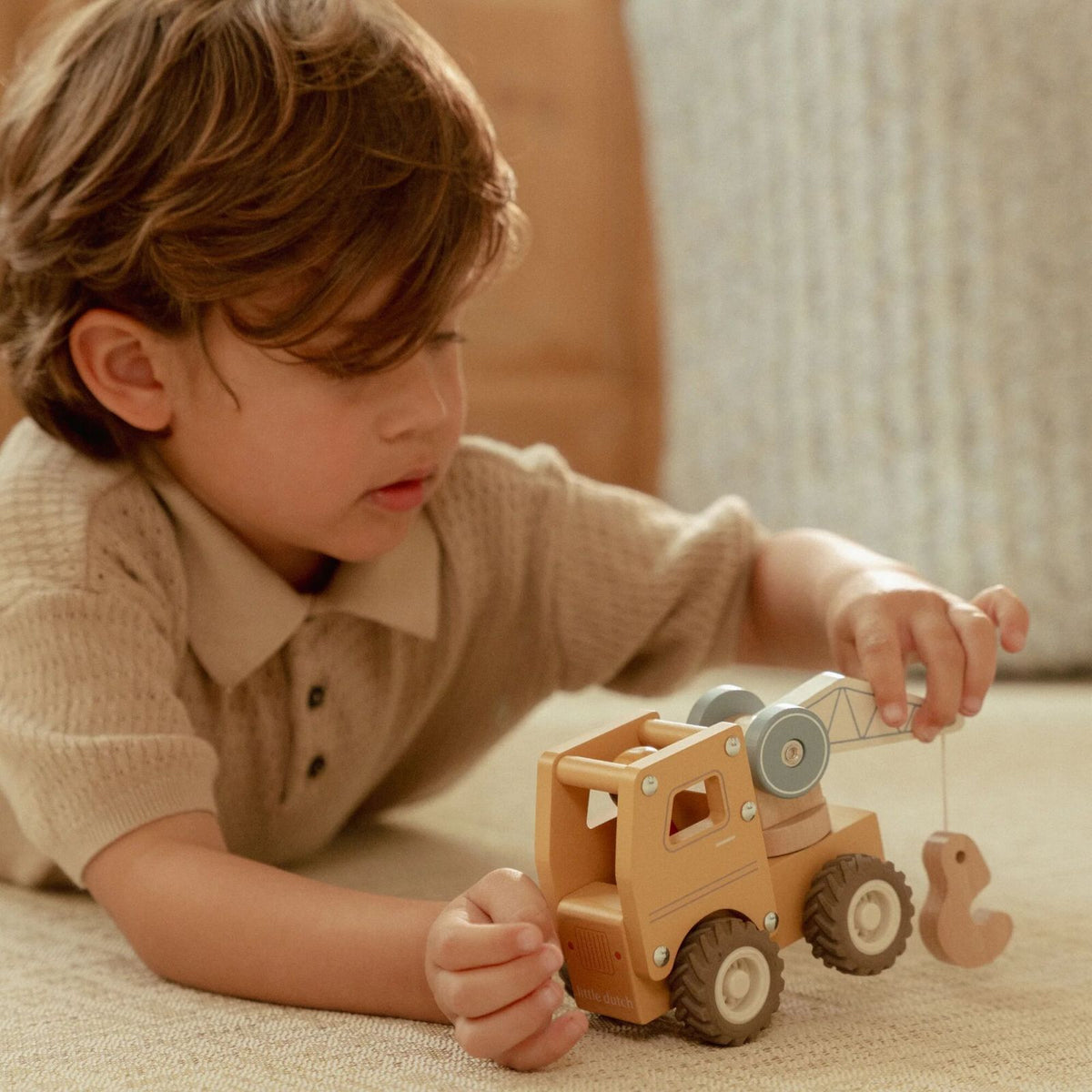 Camion con gru e personaggio - Little Dutch