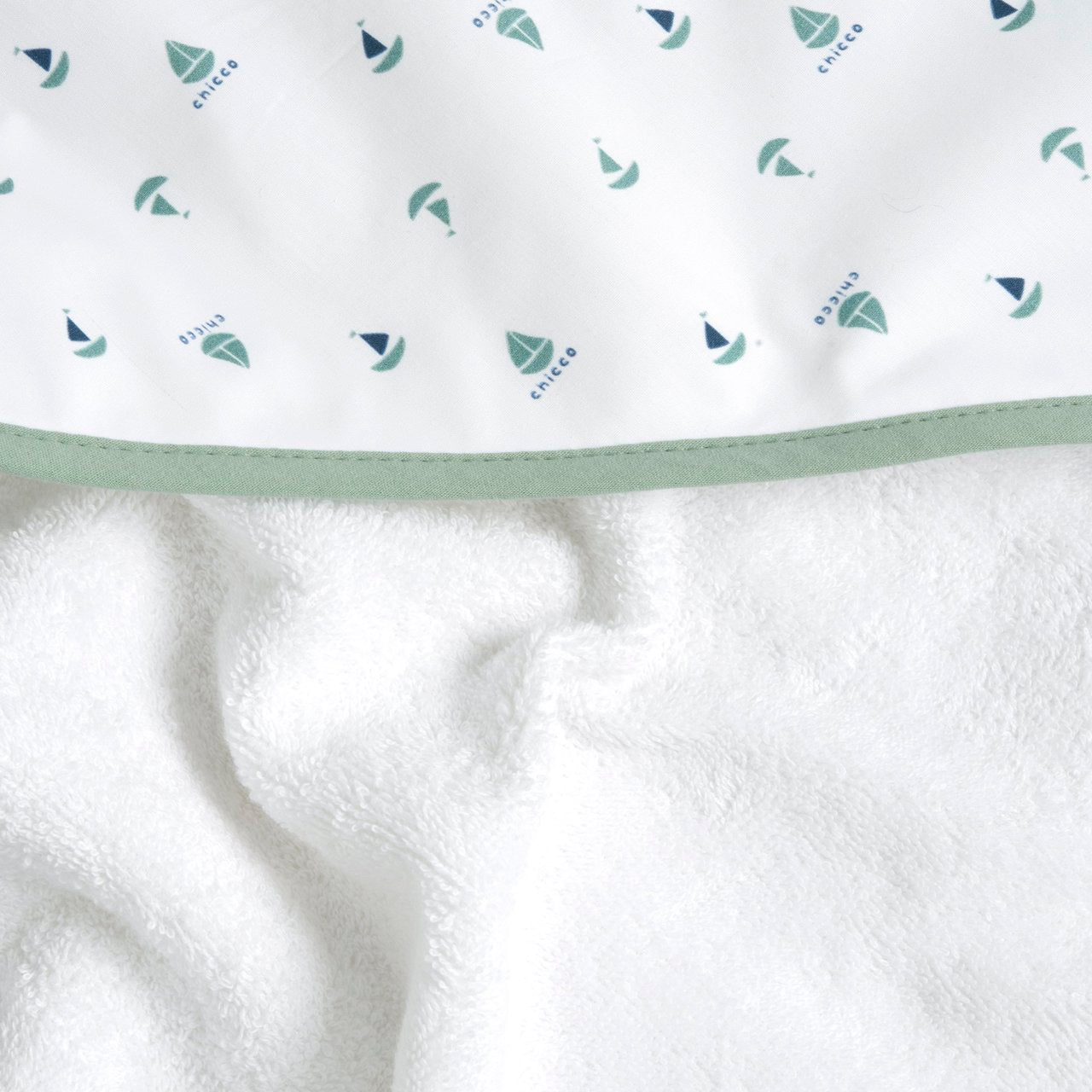 Accappatoio con fantasia barchette - Chicco