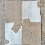 Copertina in filo beige e bianca - Marlù
