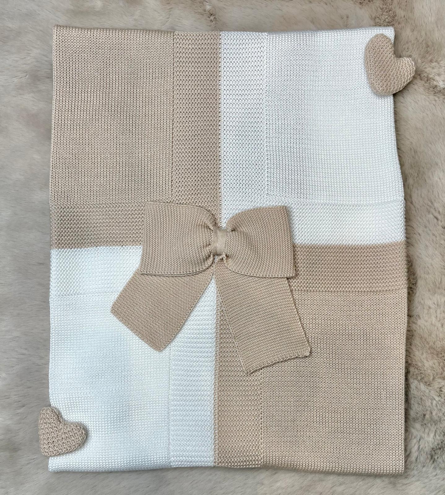 Copertina in filo beige e bianca - Marlù