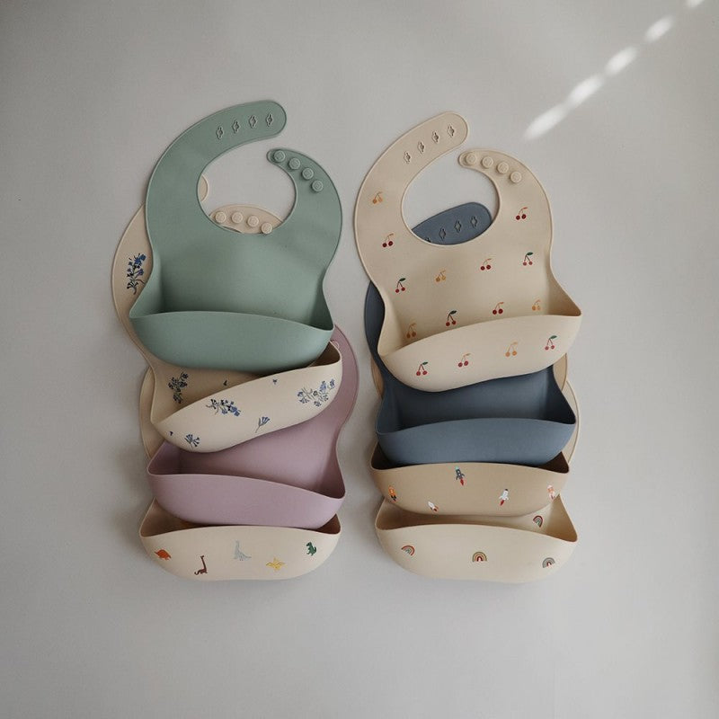Bavetta in silicone stampato Mushie — Powder Pink Confetti