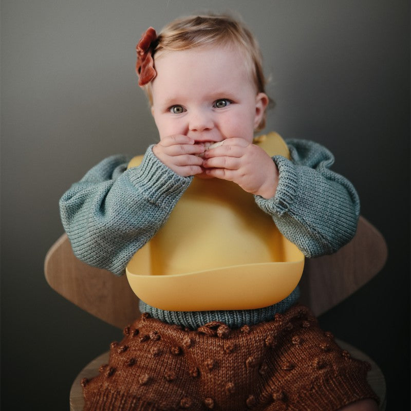 Bavetta in silicone Mushie — Mineral Yellow
