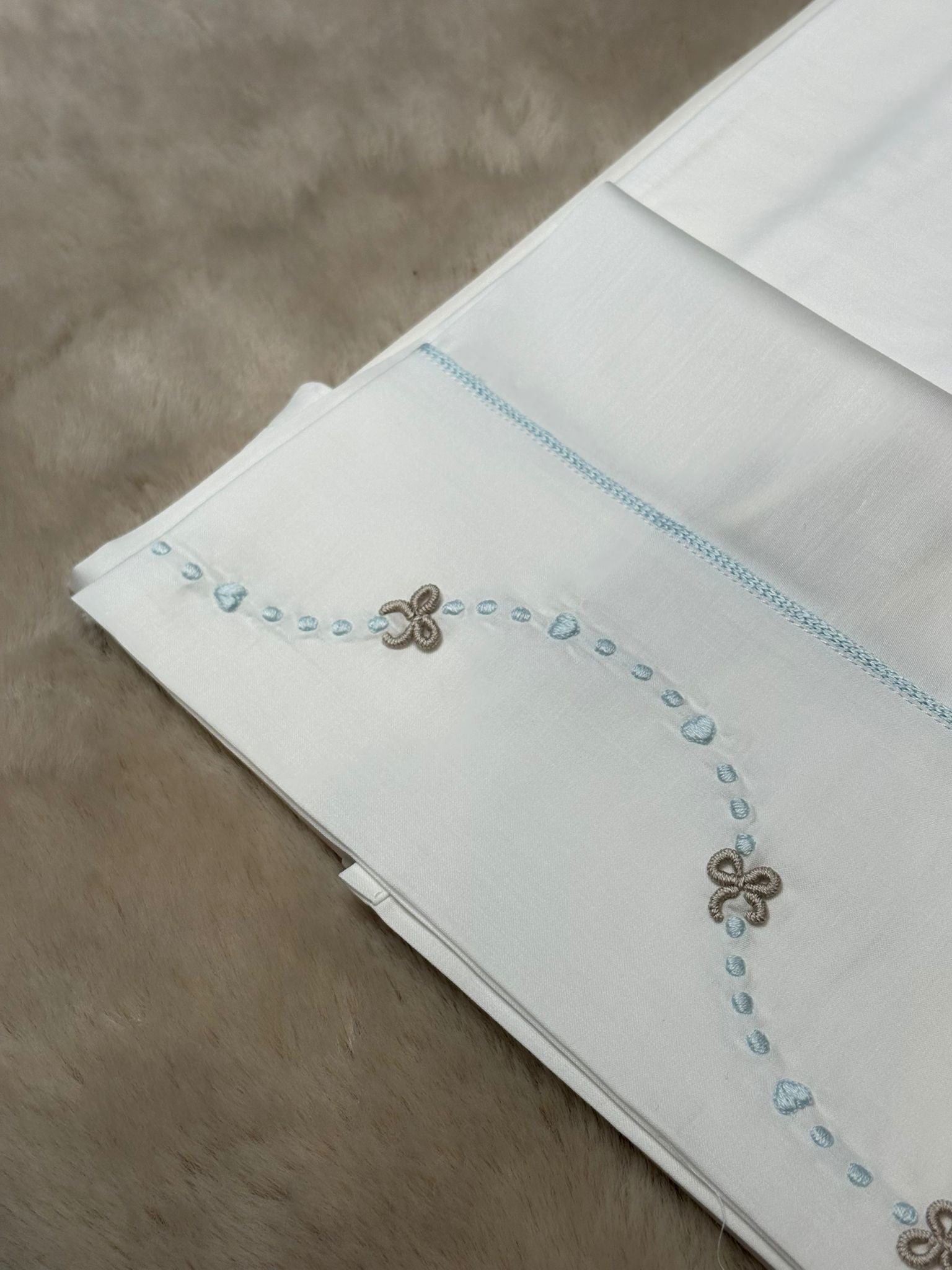 Set 3Pz lenzuolino con ricamo azzurro e tortora - Marlù