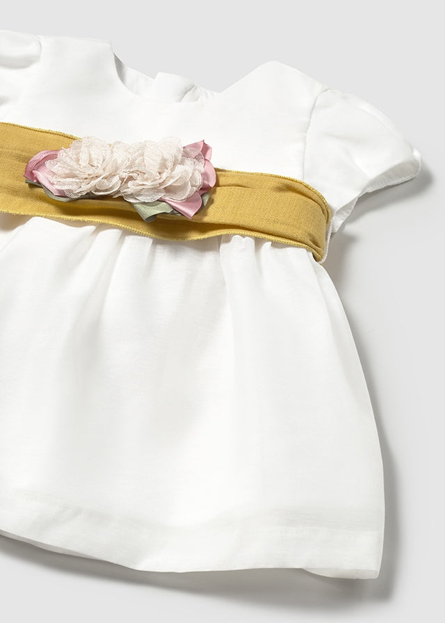 Vestito elegante con fascia in vita gialla - majoral