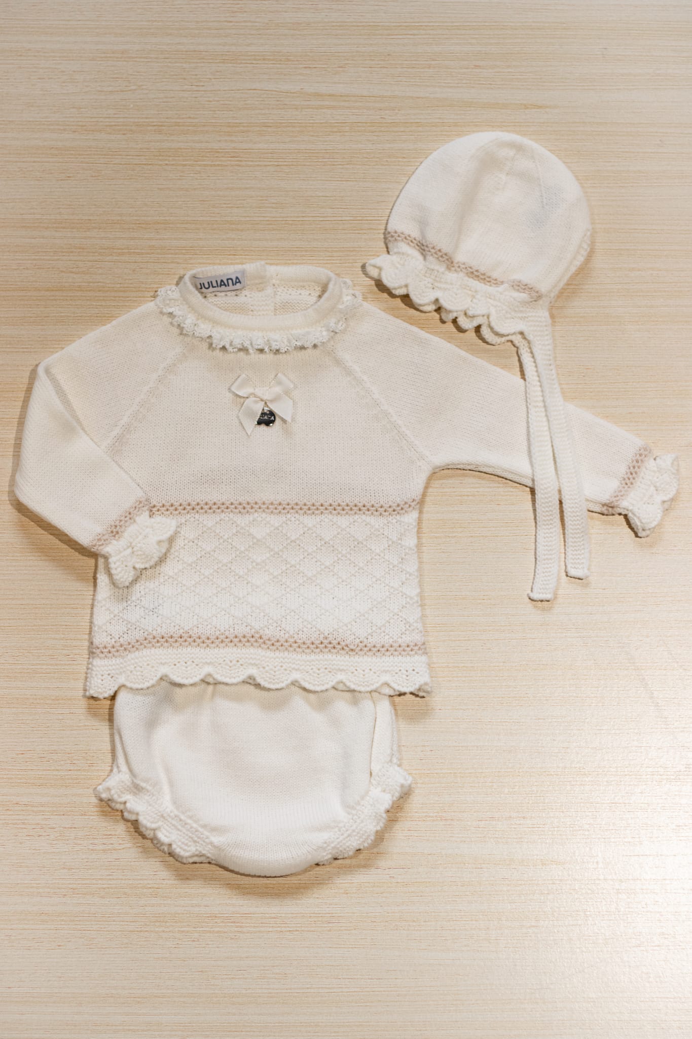 Completino 3 pezzi con pantaloncino crema - Juliana