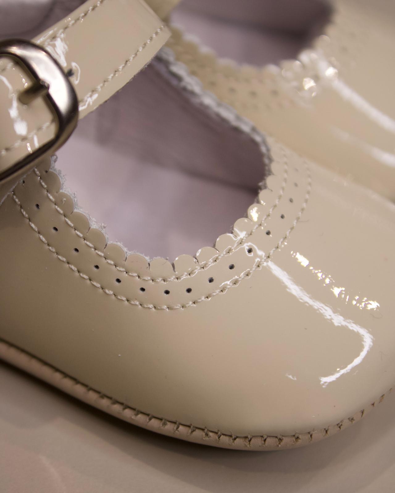 Scarpette Crema con Cinturino Regolabile - Caminito