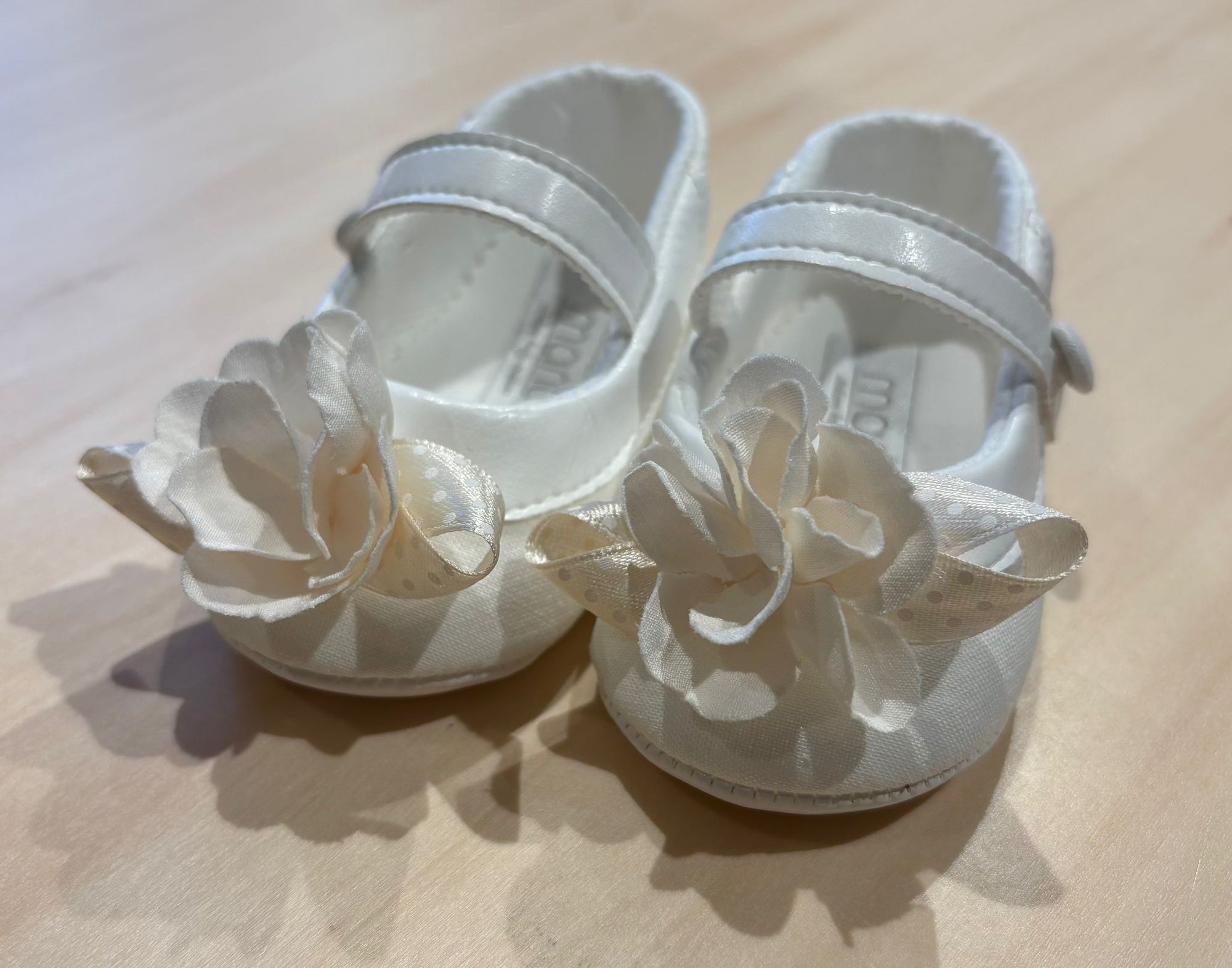 Ballerine Cerimonia con fiore e cinturino con bottone - Marlù