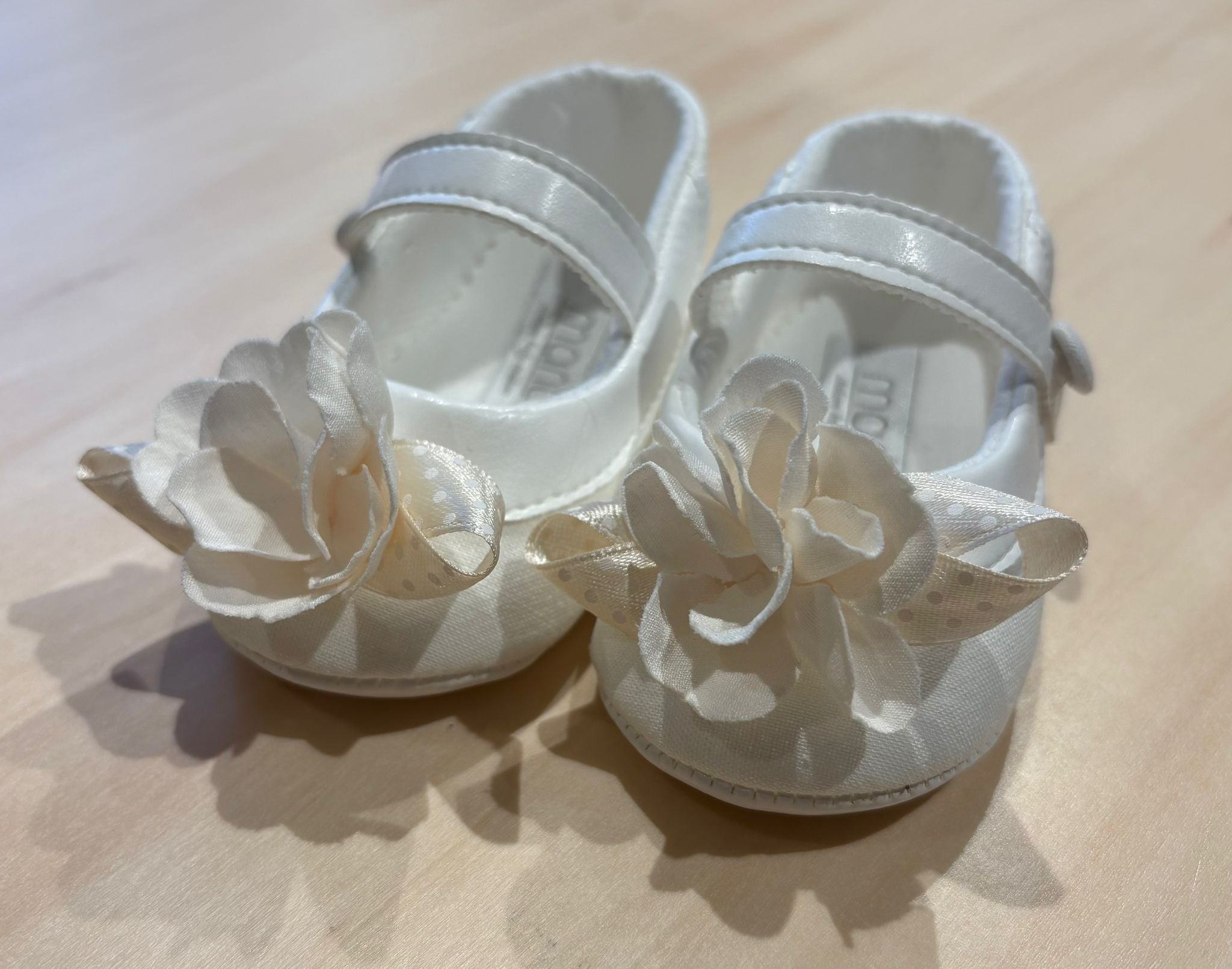 Ballerine Cerimonia con fiore e cinturino con bottone - Marlù