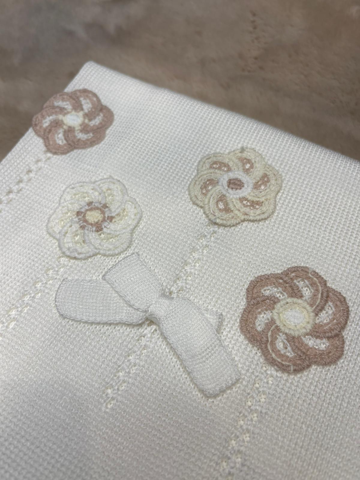 Copertina con ricamo fiori - Marlù