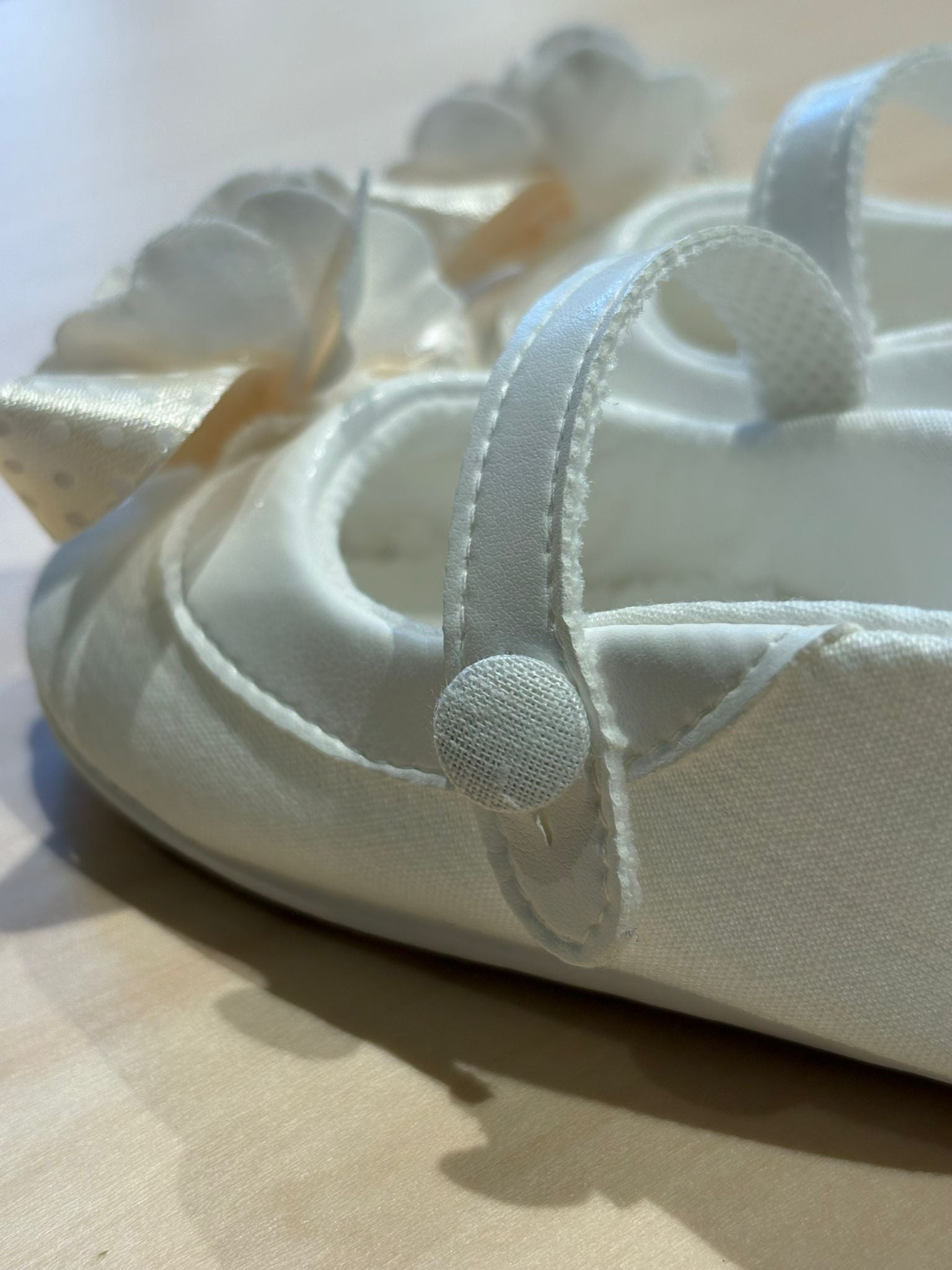 Ballerine Cerimonia con fiore e cinturino con bottone - Marlù
