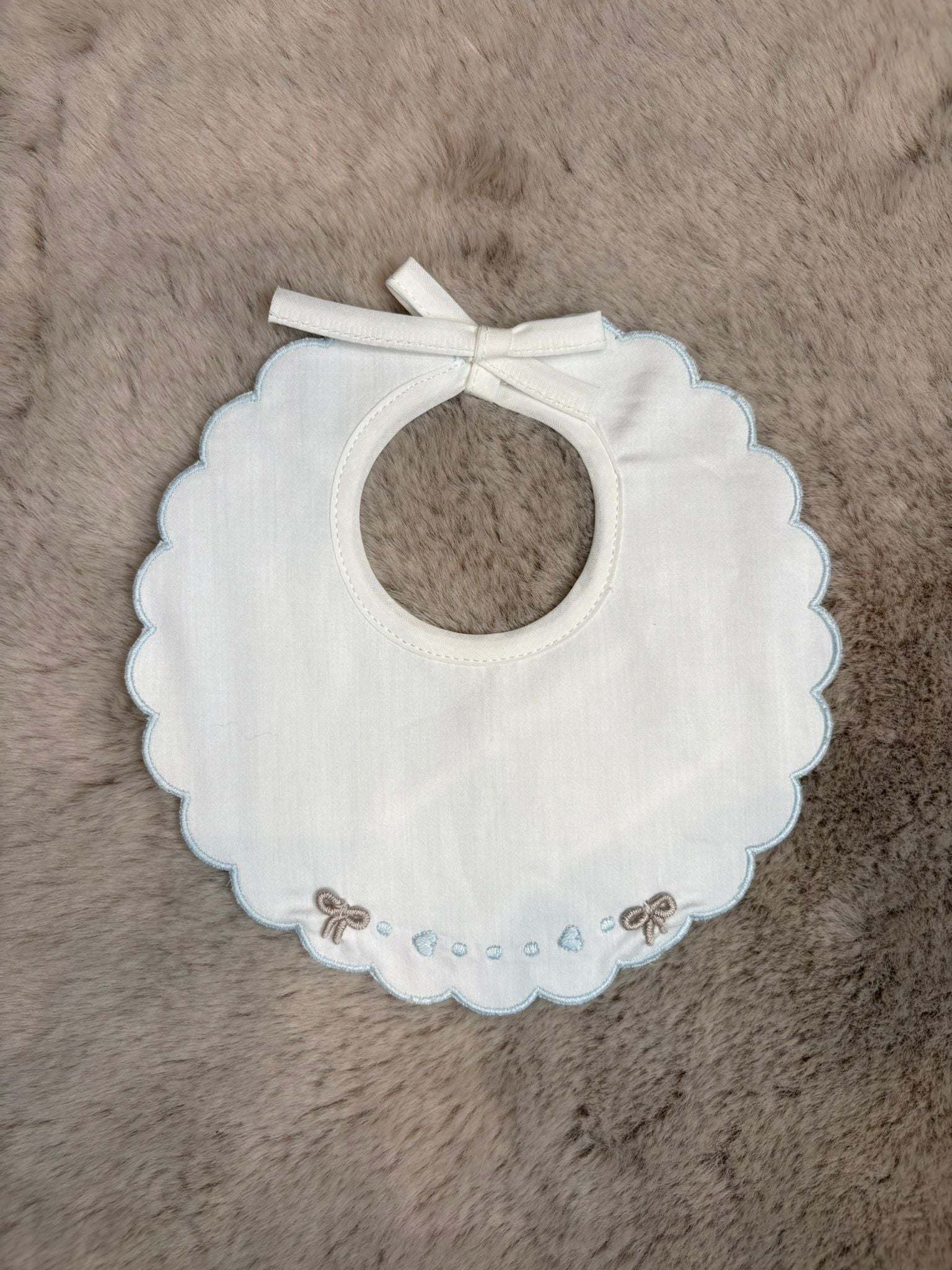 Bavetta con ricamo azzurro e tortora - Marlù