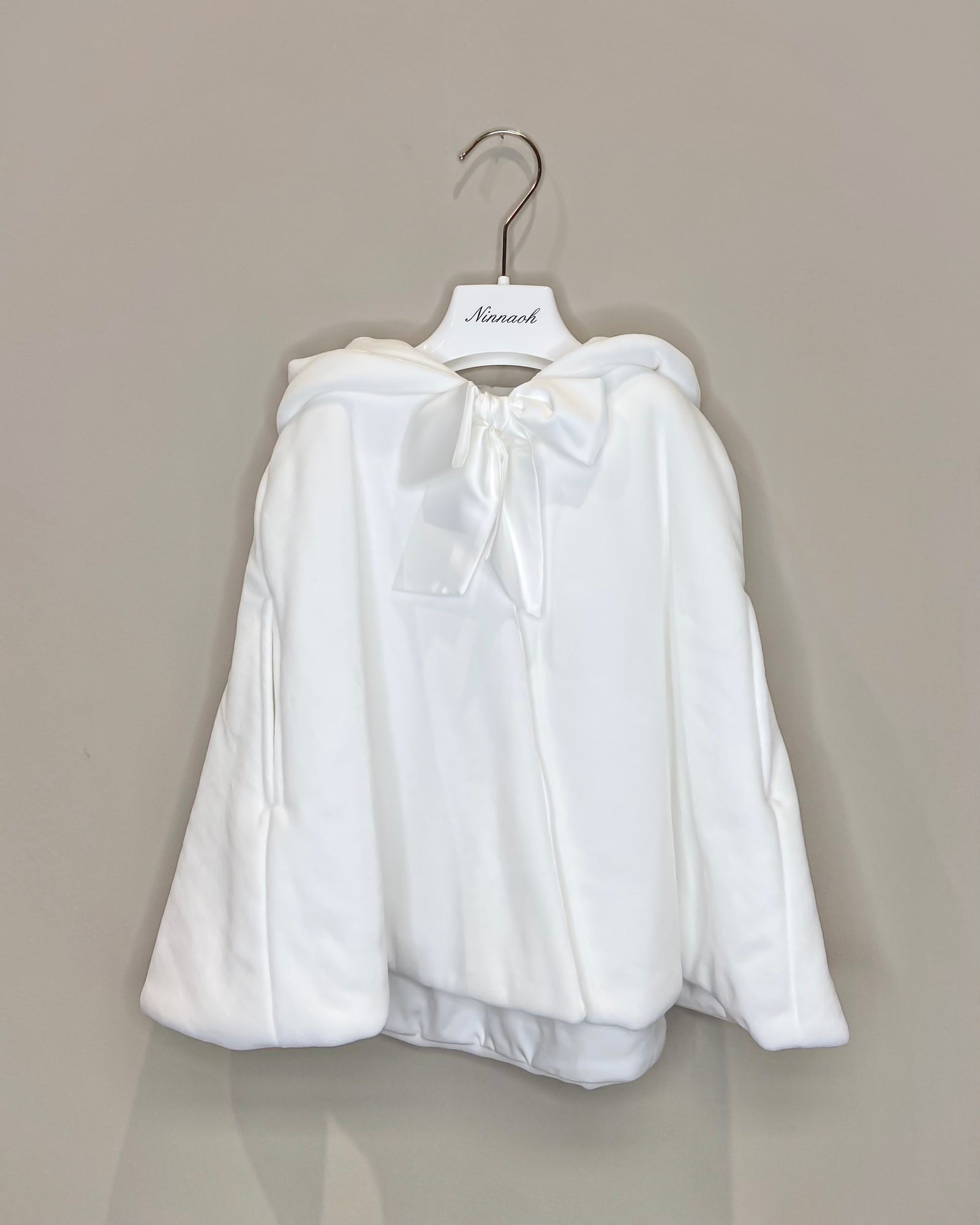 Mantellina bianca con Cappuccio - Ninnaoh