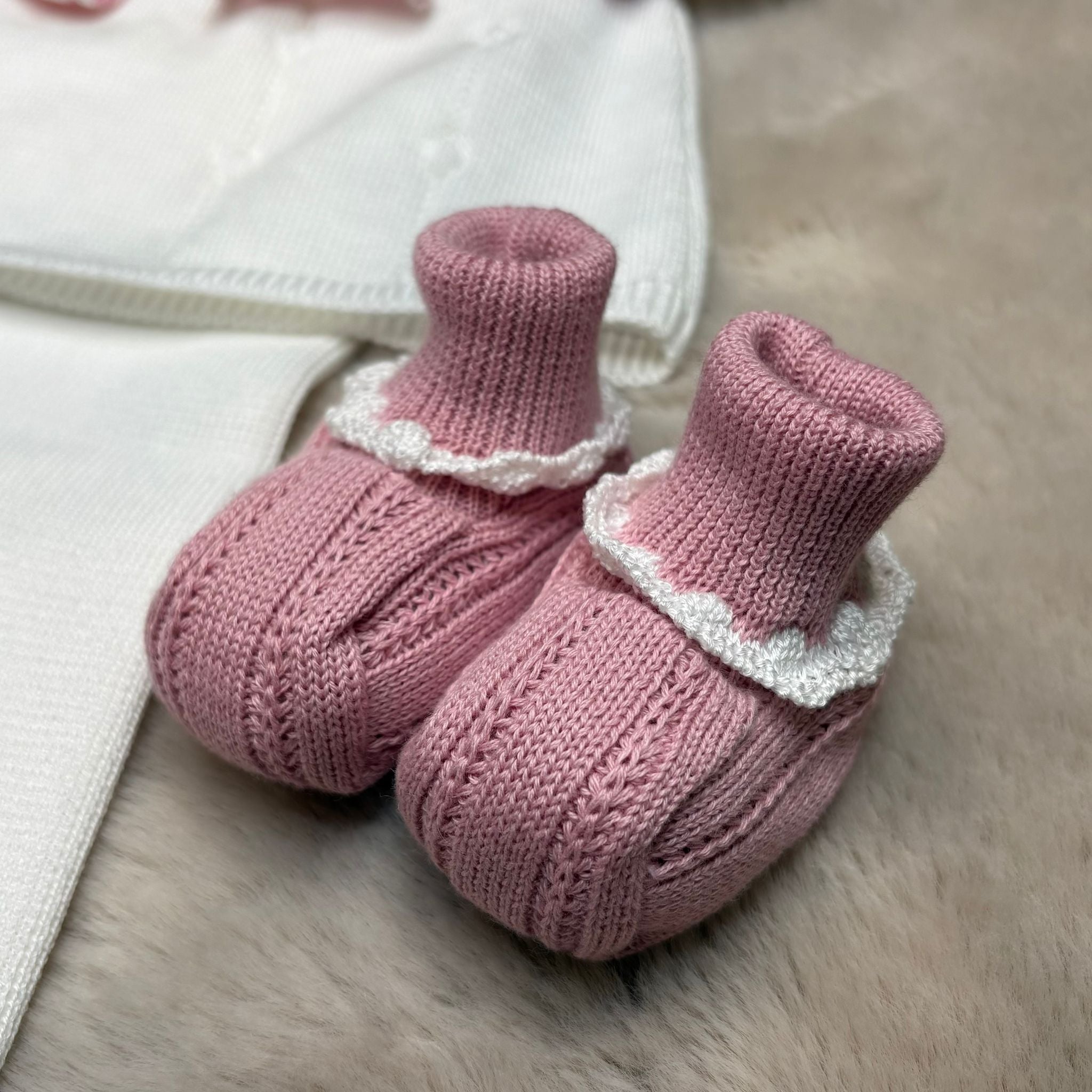 Completo 2 pezzi fiocco con cappello e babbucce - Marlù