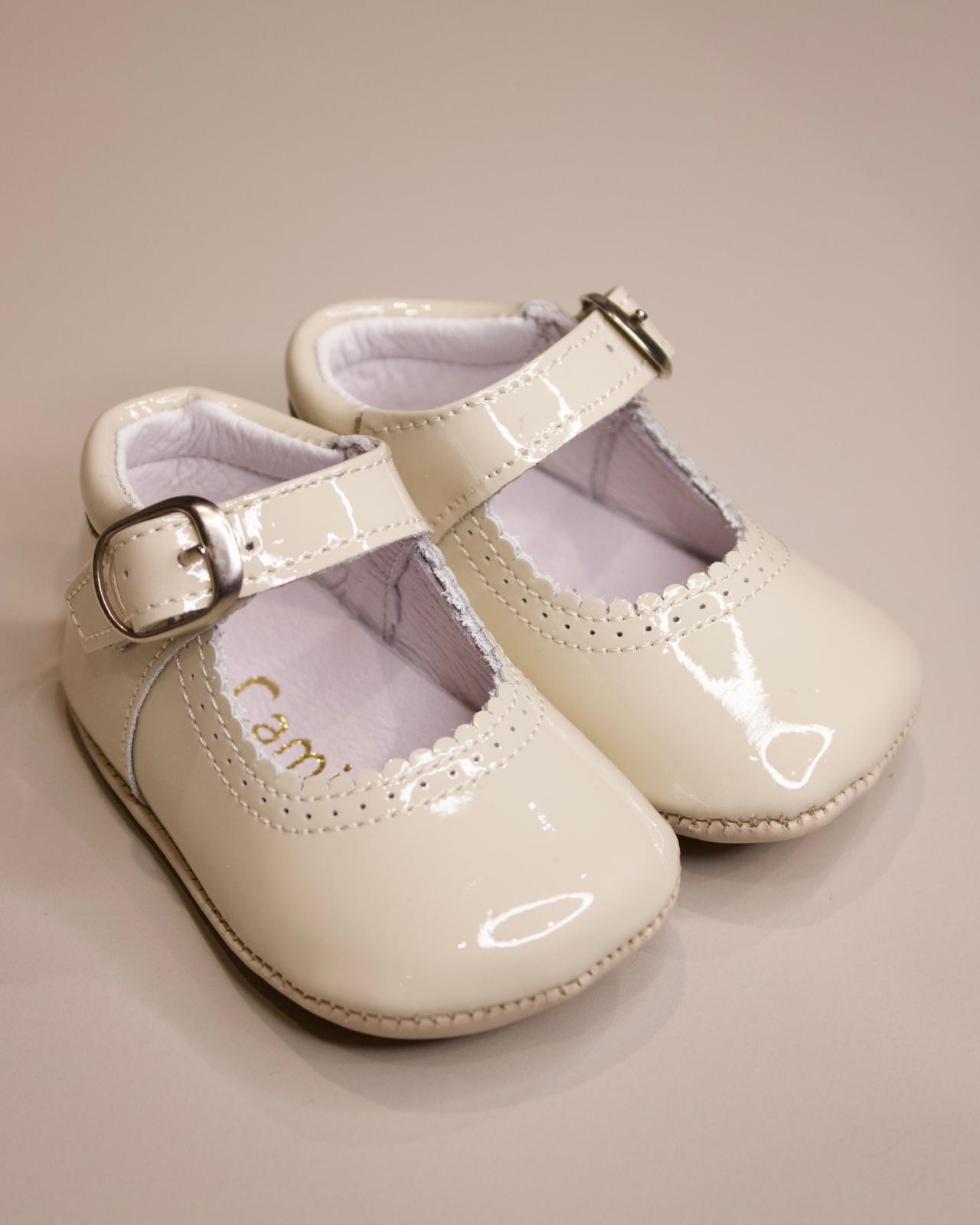 Scarpette Crema con Cinturino Regolabile - Caminito