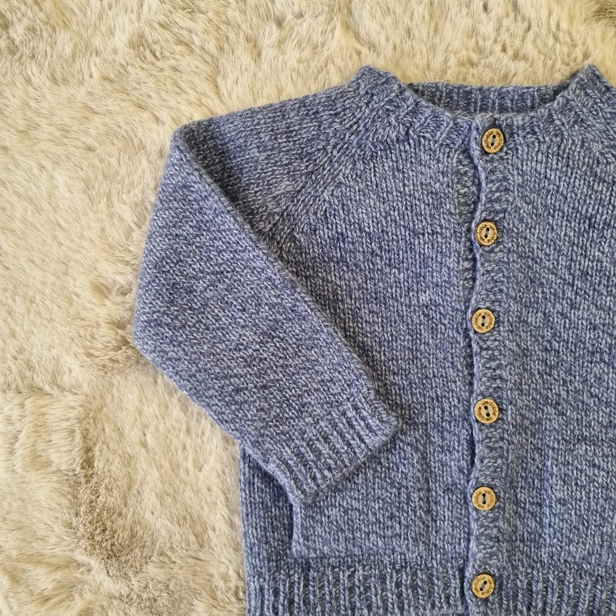 Cardigan Blu con tasche dalla 6 a 12 mesi - WEDOBLE