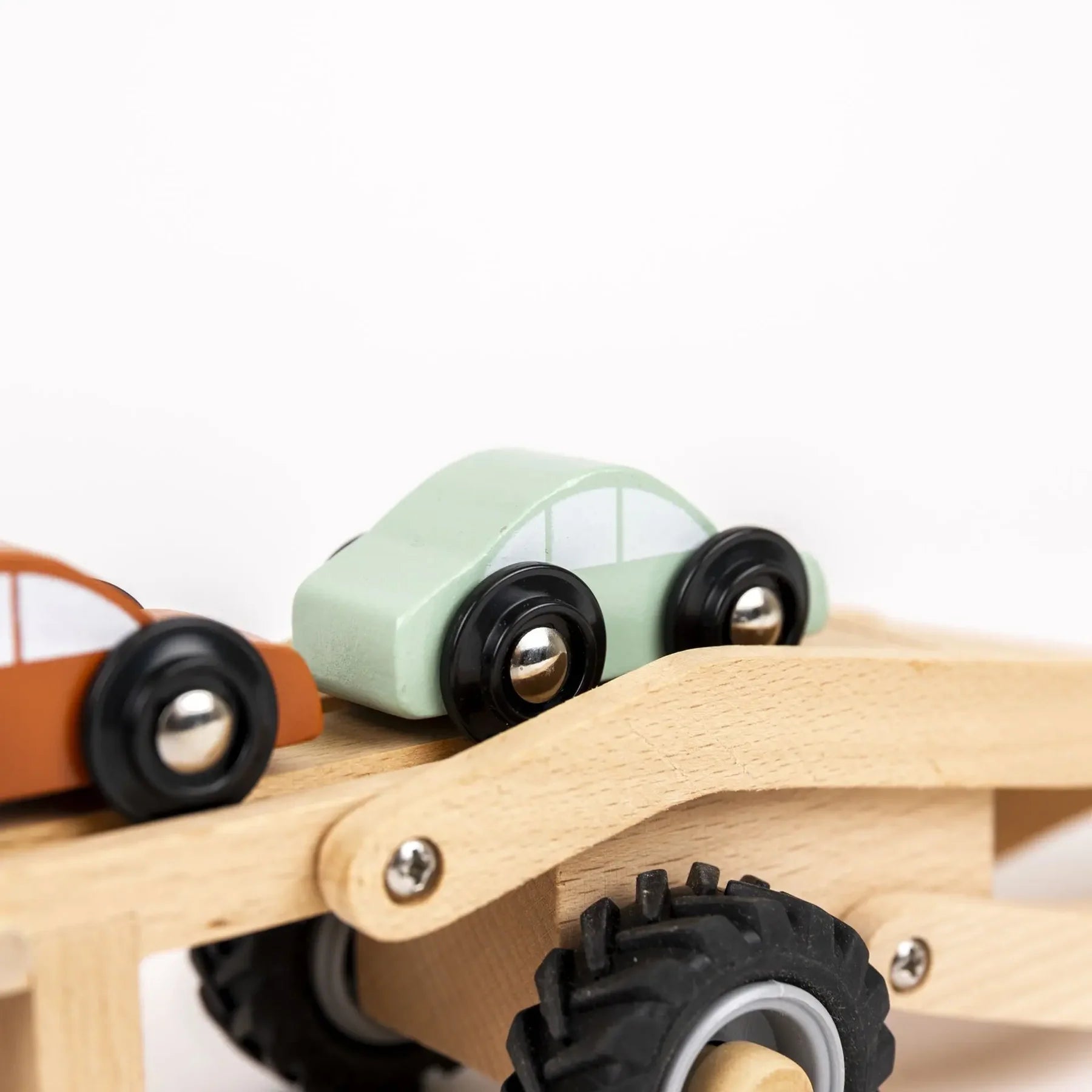 Camion per trasporto di auto in legno - Egmont Toys
